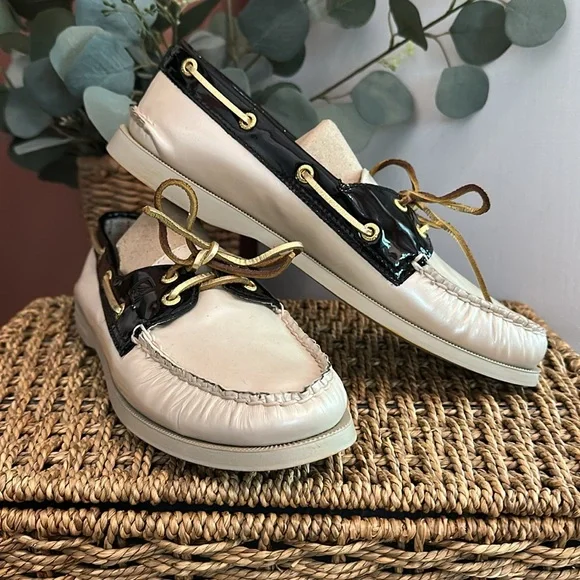 Sperry women’s pearlescent Cream black patent Leather top sider lace 8.5 loafers - Picture 2 of 14